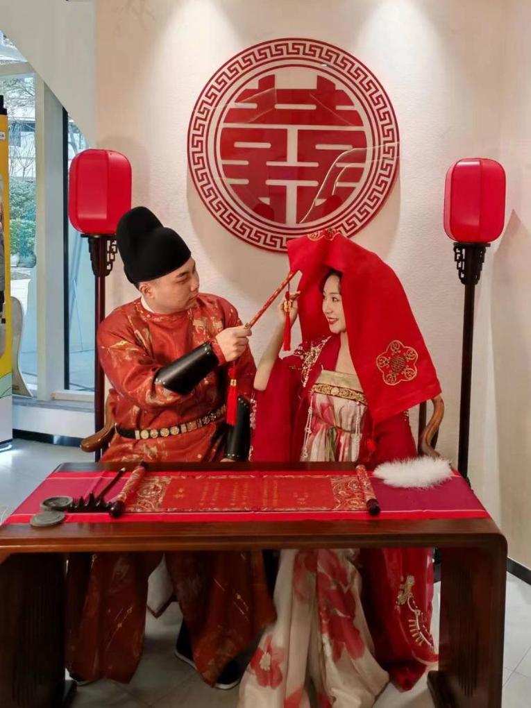 Young Chinese not eager to walk into marriage -Xinhua