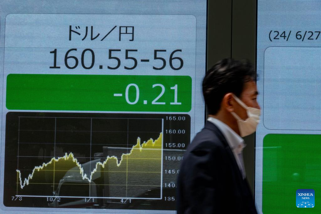 Japanese yen tumbles to over 37year low against U.S. dollar in upper