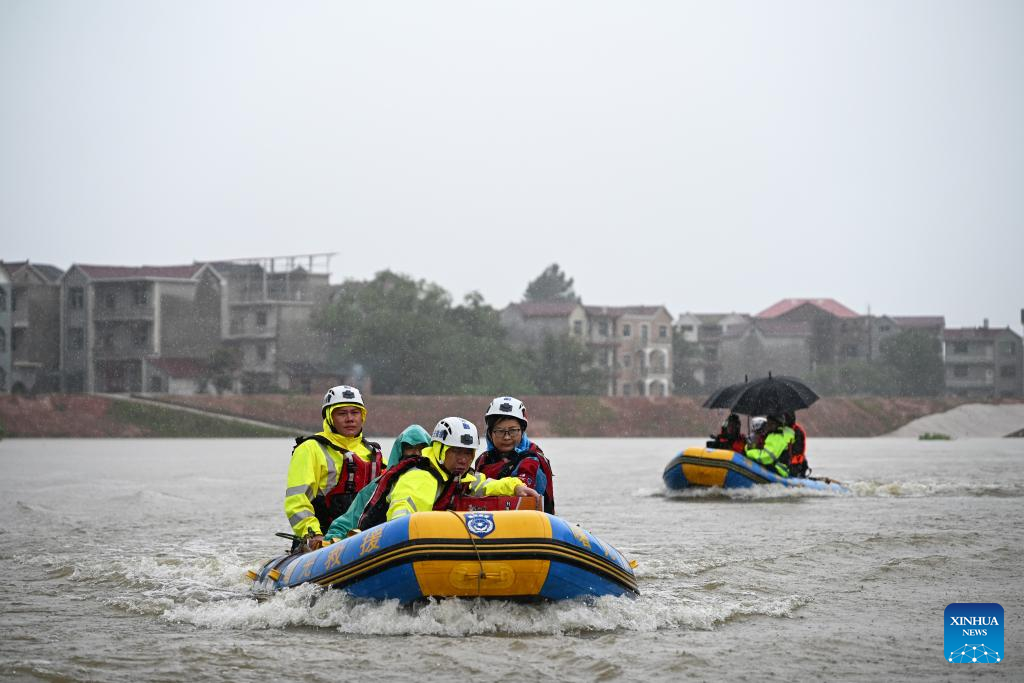 China's Largest Freshwater Lake Girds For Flood-Xinhua