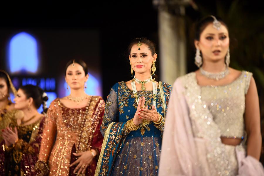 Asia Album: Highlights of fashion show in Pakistan