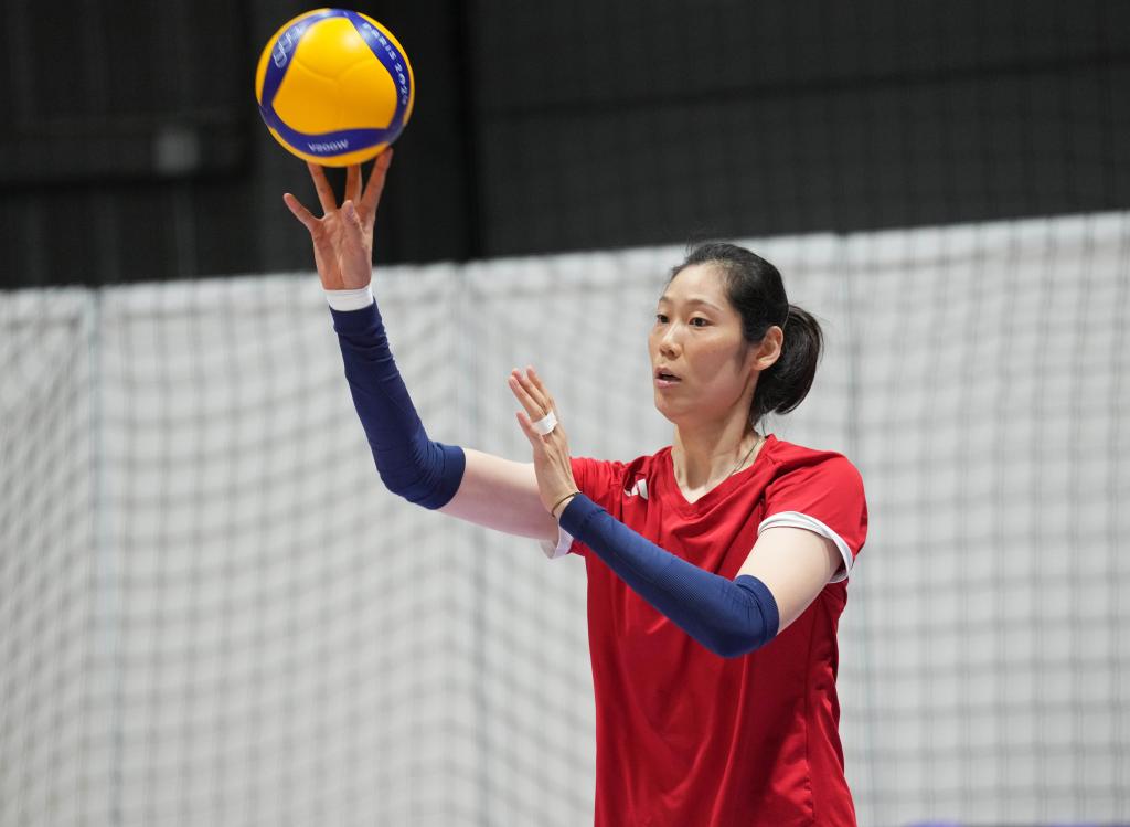 Chinese Women's Volleyball Team Hopes to Do Well at Paris Games