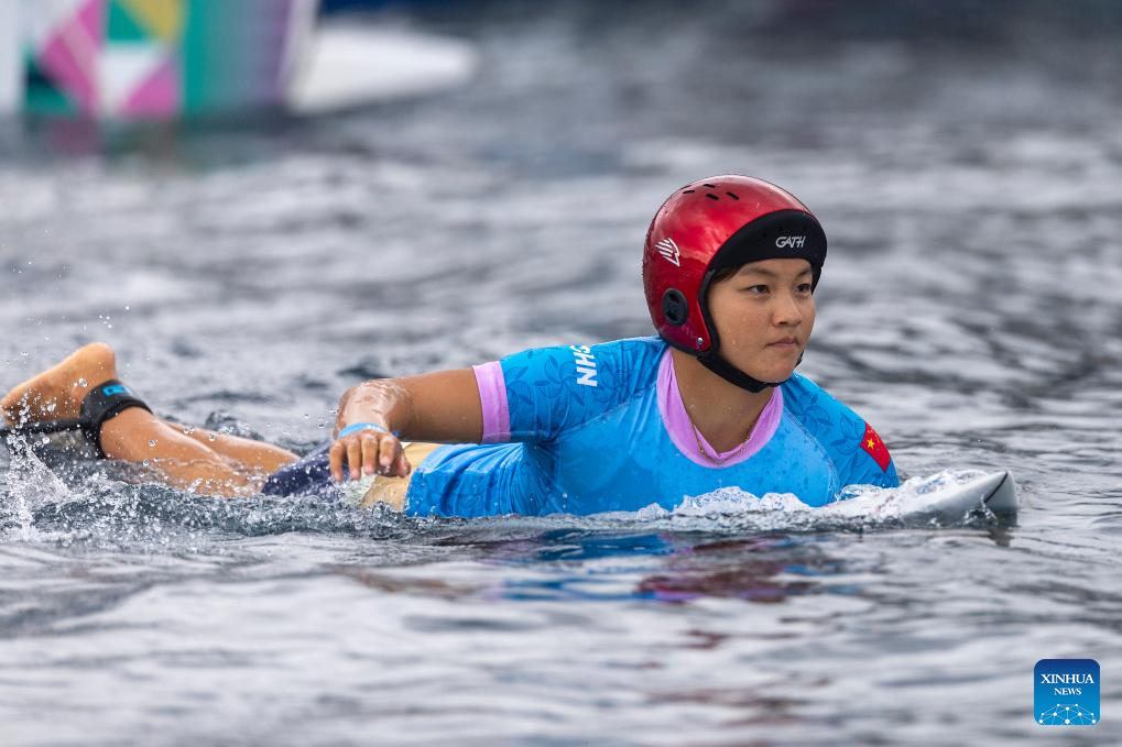 Olympics | Chinese Teenager Yang Puts on Brave Debut as Olympic Surfing Action Commences in Tahiti