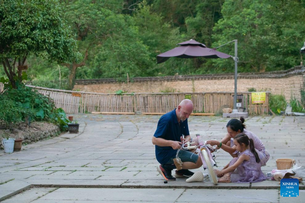 'Laowai' in China | Austrian's Ideal Life in Anhui: Embracing Rural China