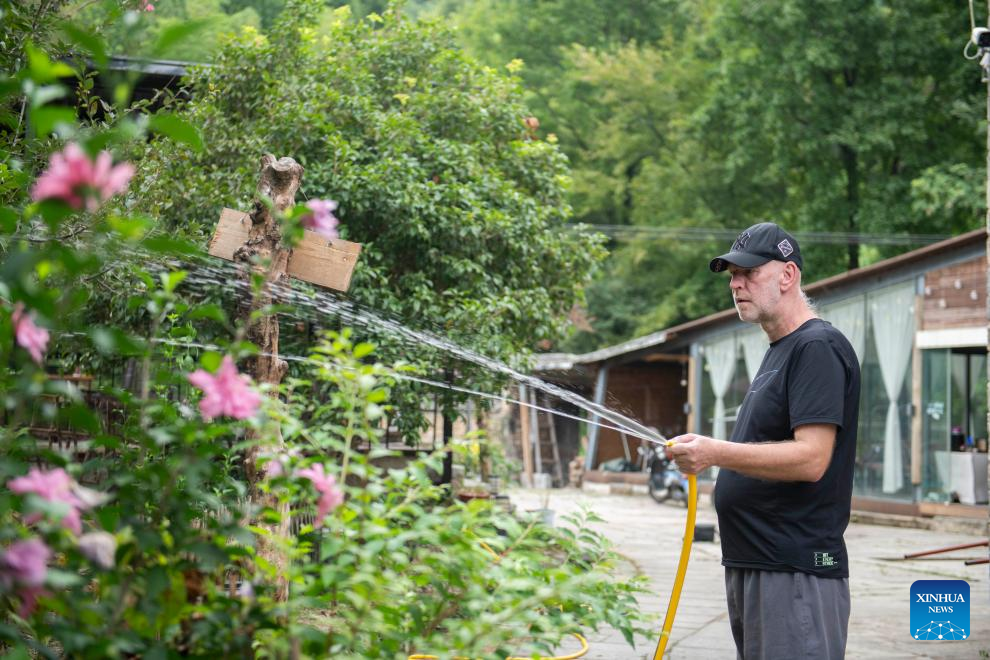 'Laowai' in China | Austrian's Ideal Life in Anhui: Embracing Rural China