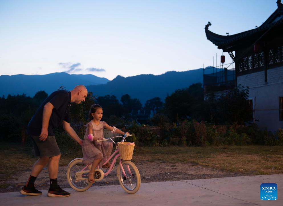 'Laowai' in China | Austrian's Ideal Life in Anhui: Embracing Rural China