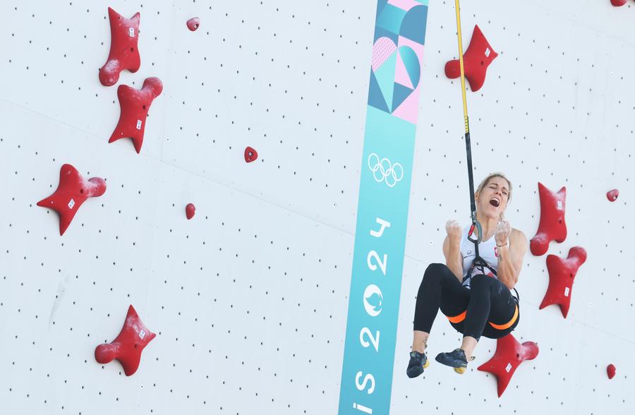 Olympics Roundup Oldest climber Miroslaw breaks women's speed world