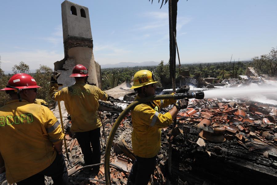 Fast-moving brush fire burns homes in U.S. Southern California-Xinhua