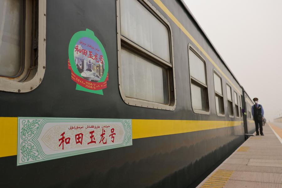 Fresh delights, impressive scenery on southern Xinjiang's slow