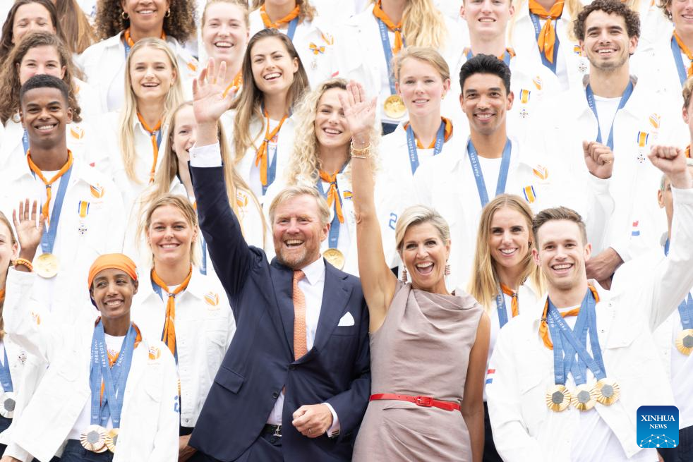 Dutch king and queen take photos with Dutch Olympic medalists – Xinhua