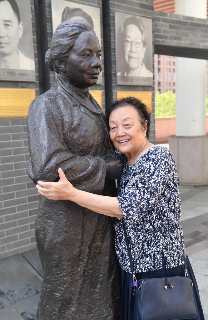 Mother & Daughter Devote Efforts to Gynecology for Decades in SW China