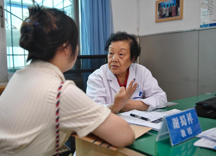 Mother & Daughter Devote Efforts to Gynecology for Decades in SW China