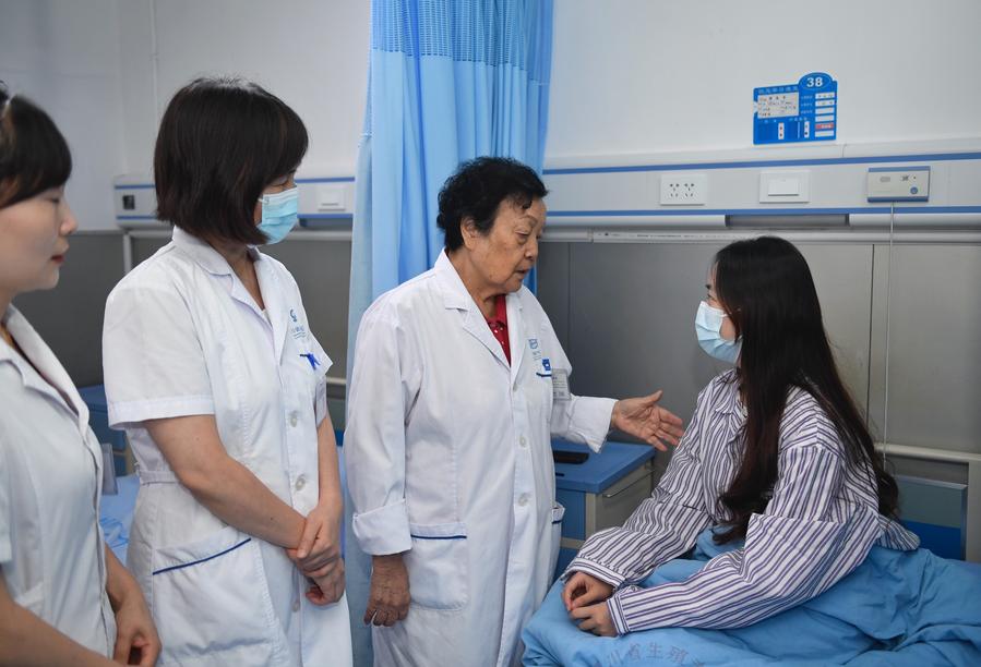 Mother & Daughter Devote Efforts to Gynecology for Decades in SW China