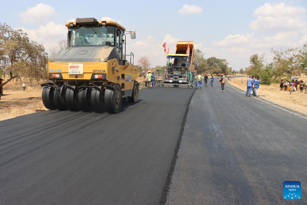 Chinese construction company commences asphalt pavement works in Malawi ...