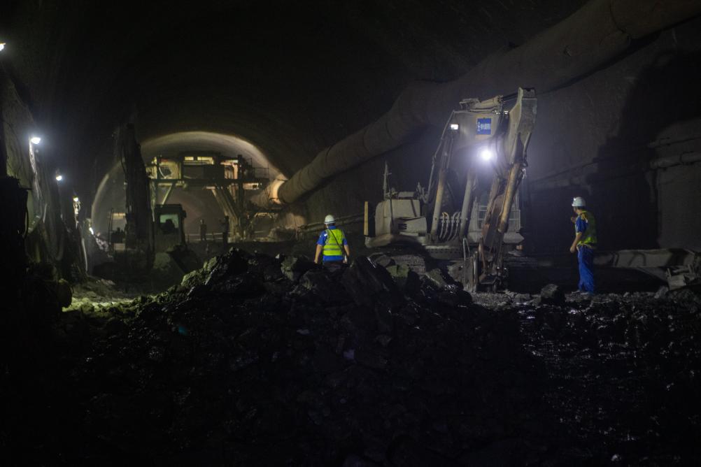 Zhongling Tunnel of Chongqing-Xiamen high-speed railway drilled through ...