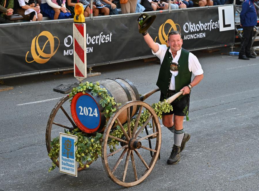 Munich beer festival Oktoberfest kicks offXinhua