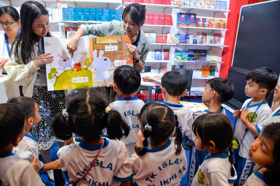 Penerbit Tiongkok bersinar di Pameran Buku Internasional Indonesia-Xinhua