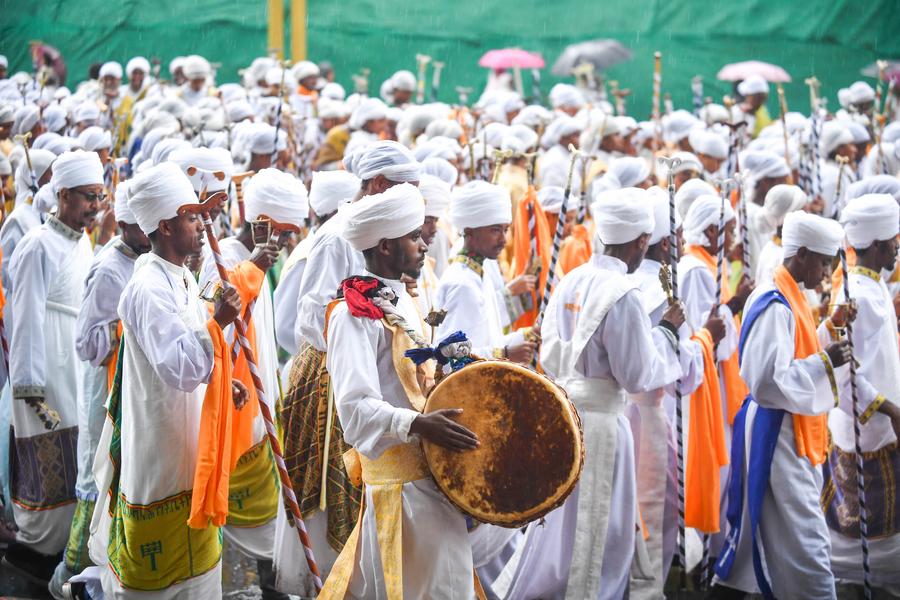 (Hello Africa) Tens of thousands celebrate Meskel festival in Ethiopia