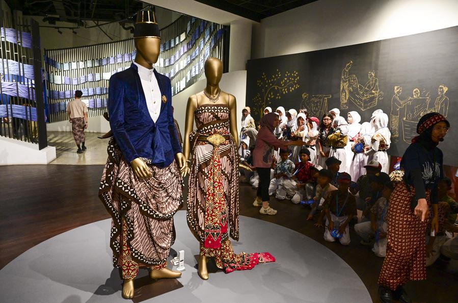 Hari Batik Nasional dirayakan di Indonesia -Xinhua