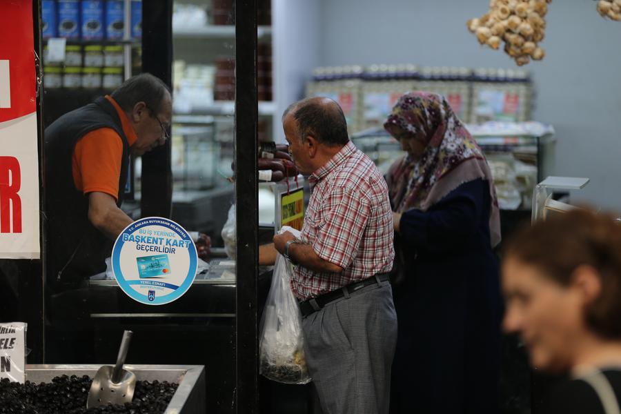 Enflasyon düşmeye devam ederken Türkiye faiz indirimine yakın mı?