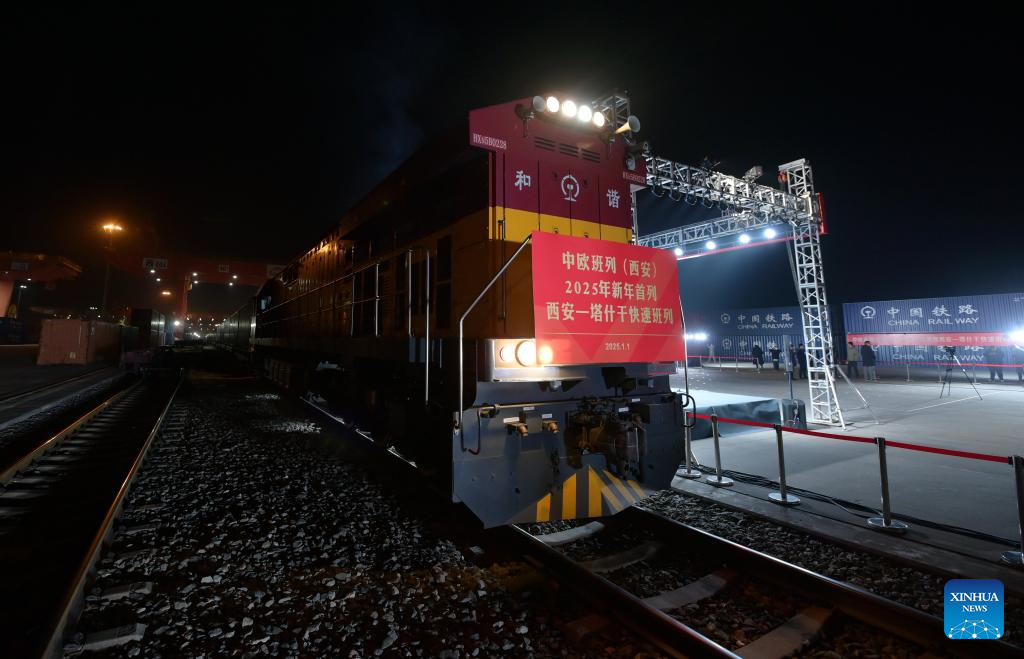 First train from Xi'an to Tashkent waiting to depart early January 1, 2025