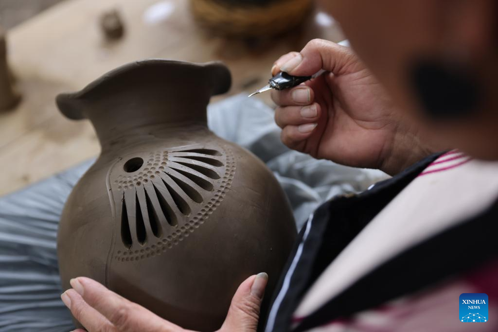 San Bartolo Coyotepec, Mexican town renowned for black pottery