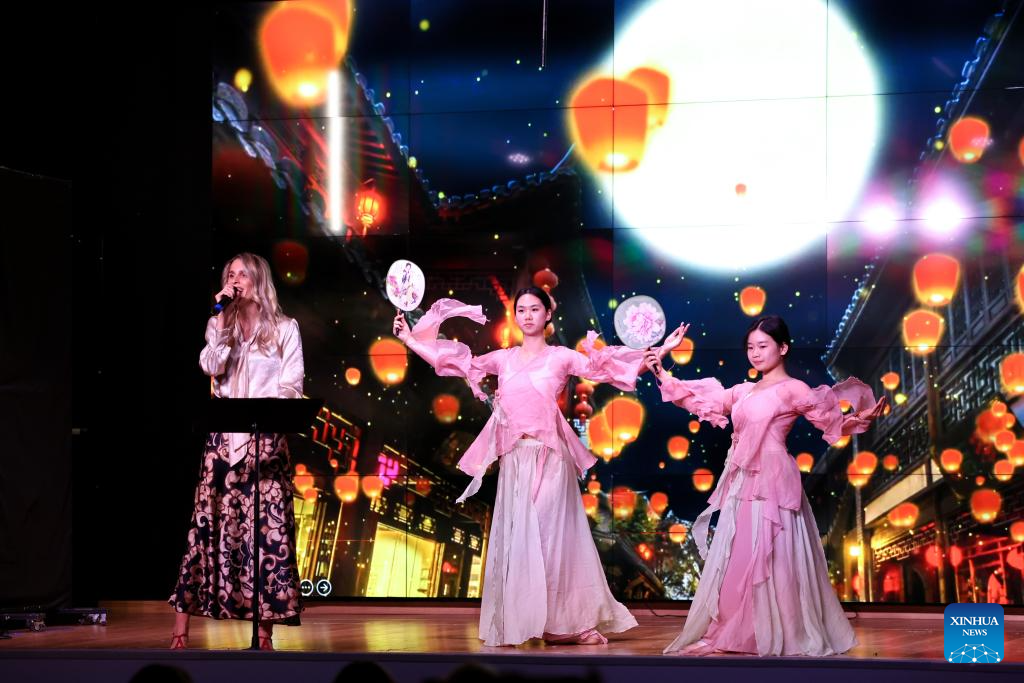 Mid-Autumn-themed funfair held in Rome-Xinhua Mid-Autumn-themed funfair held in Rome-Xinhua