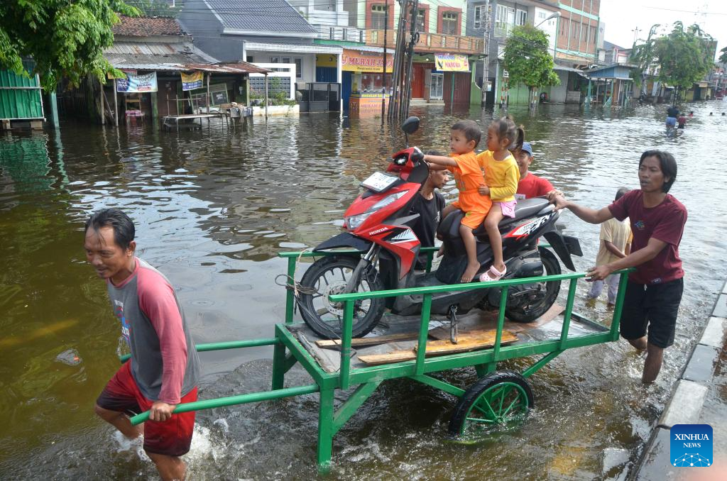 インドネシアのスマランを洪水が襲う-新華社