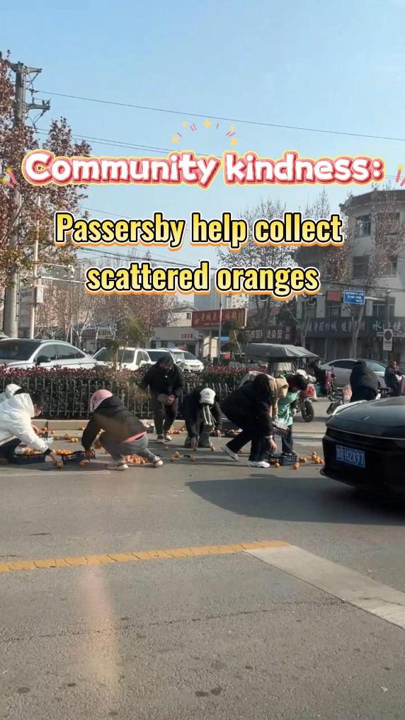 Passersby help collect scattered oranges impeding traffic in E China's Shandong