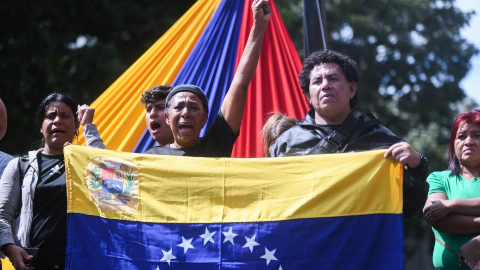 Anti-U.S. Rally in Caracas Highlights Growing Tensions in Venezuela Amidst Recent U.S. Strikes
