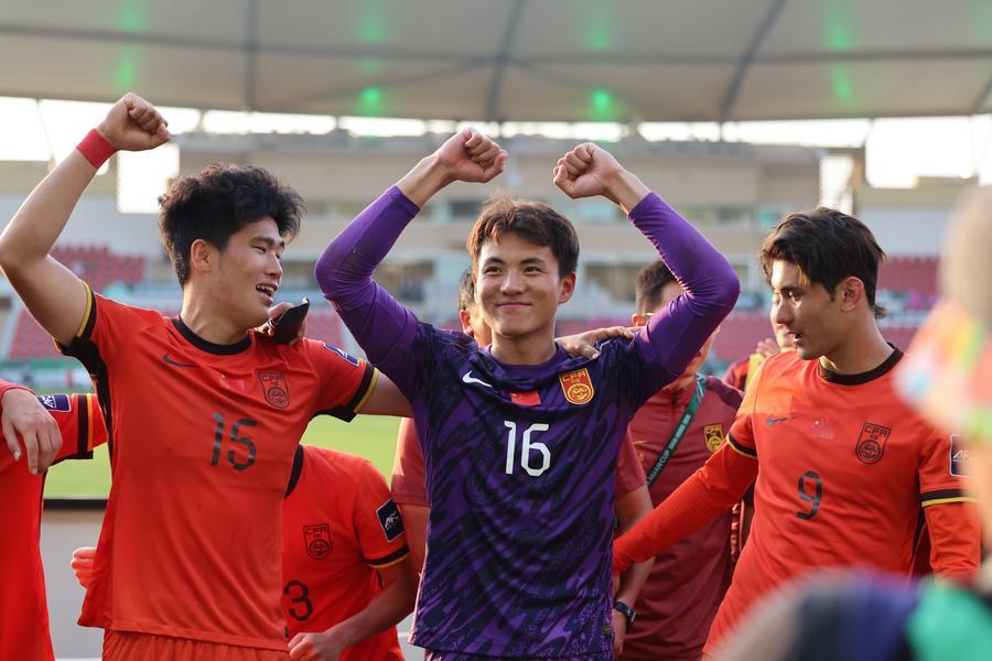 Interview: China U23 keeper Li aiming high after Asian Cup shootout  heroics-Xinhua