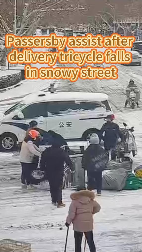 Passersby assist after delivery tricycle falls in snowy street