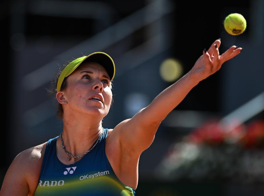 Linda Noskova of the Czech Republic serves during the women's singles round of 16 match against Coco Gauff of the United States, April 27, 2026. (Xinhua/Cheng Min)