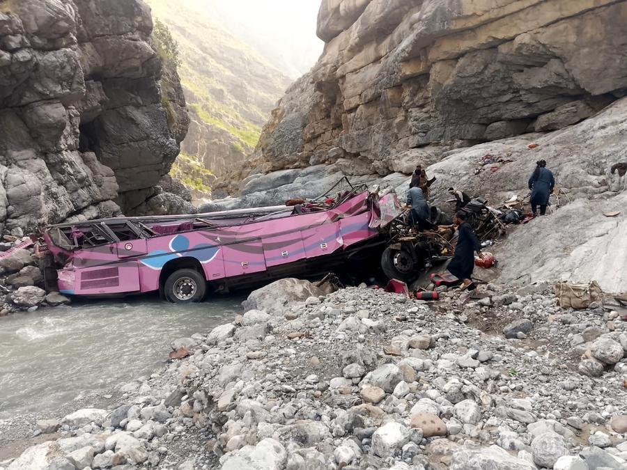 40 killed, 8 injured after bus plunges into ravine in SW Pakistan-Xinhua