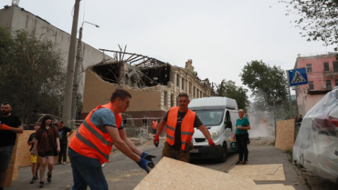 Ukraine Strikes Kill One and Injure 13 in Russian Missile Raid on Kyiv