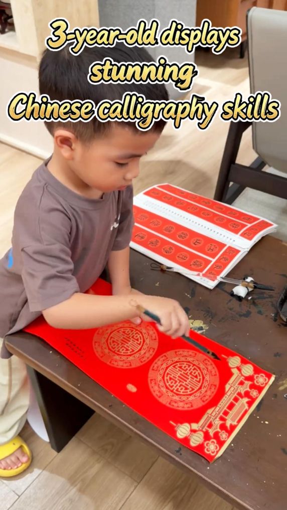3-year-old displays stunning Chinese calligraphy skills