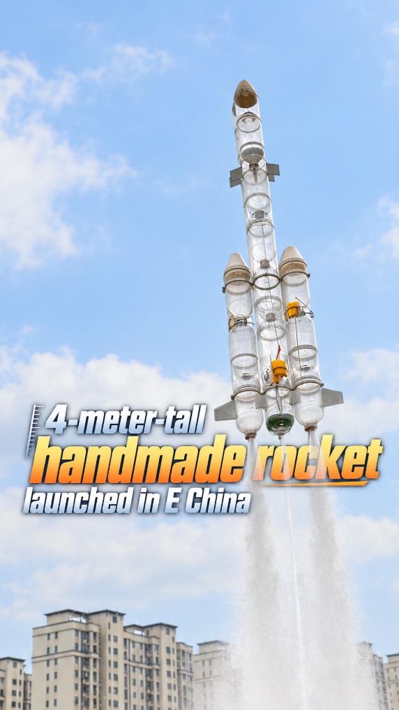 Water rocket hand-built from plastic buckets launched in E China 