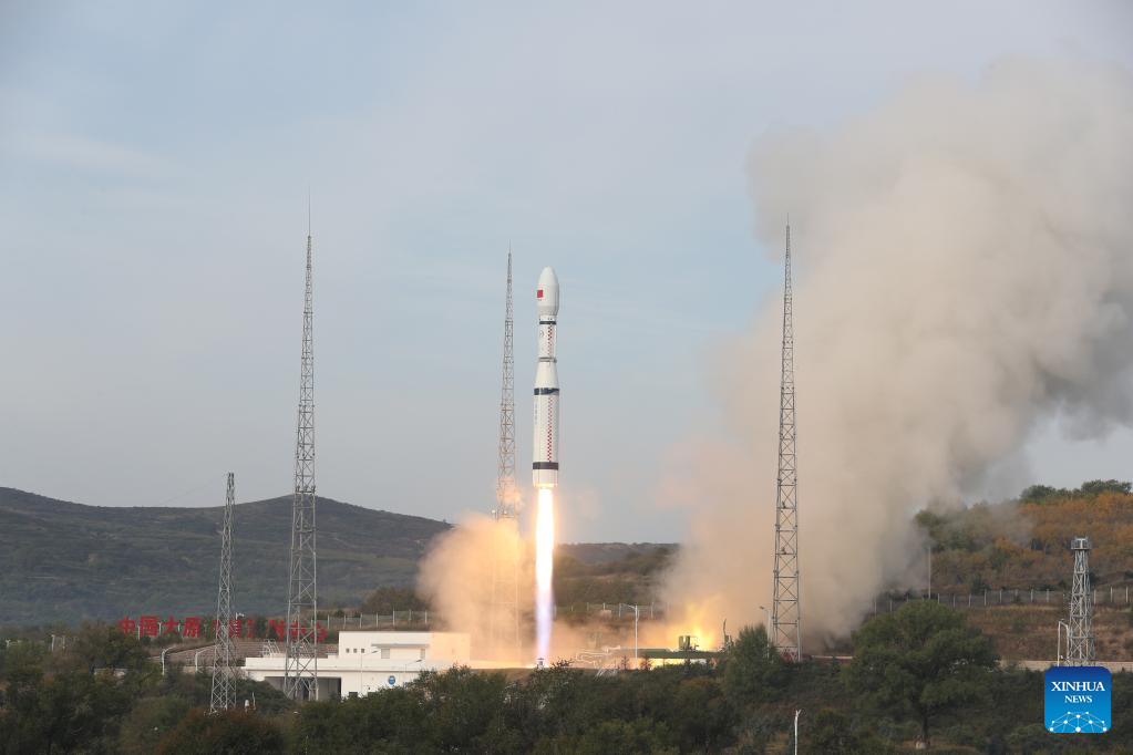 China launches three new satellites into space-Xinhua