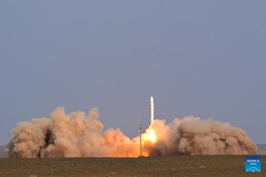 China launches new carrier rocket-Xinhua