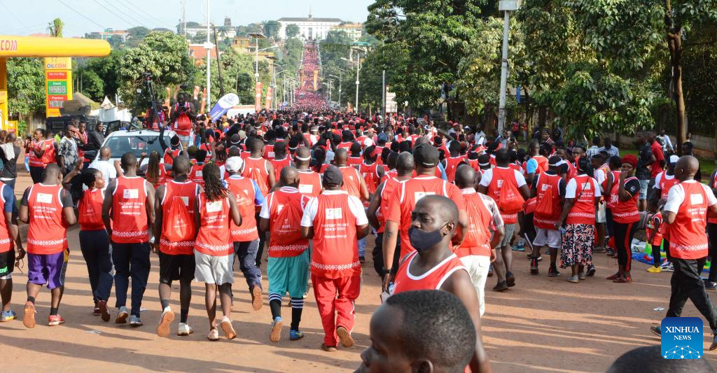 Thousands take part in marathon in Uganda to promote HIV/AIDS awareness ...