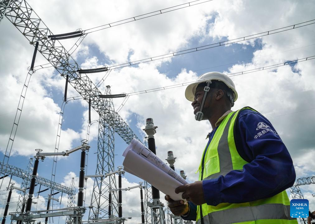 Pic story of Kenyan electrical engineer graduated from ChinaXinhua