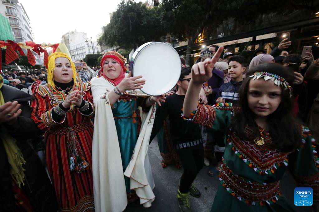 People visit market ahead of Amazigh New Year in Algeria-Xinhua