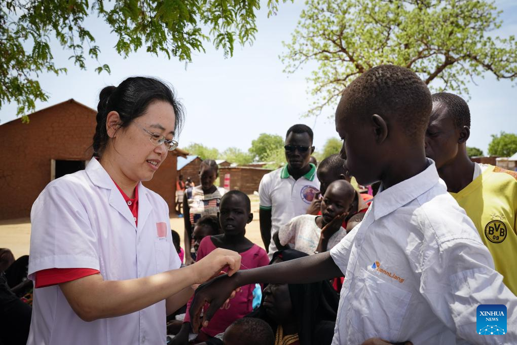 Chinese medics provide free treatment to vulnerable community hosting UN peacekeepers in South Sudan
