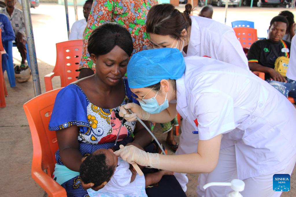 27th Chinese medical team provide free medical service for Beninese people