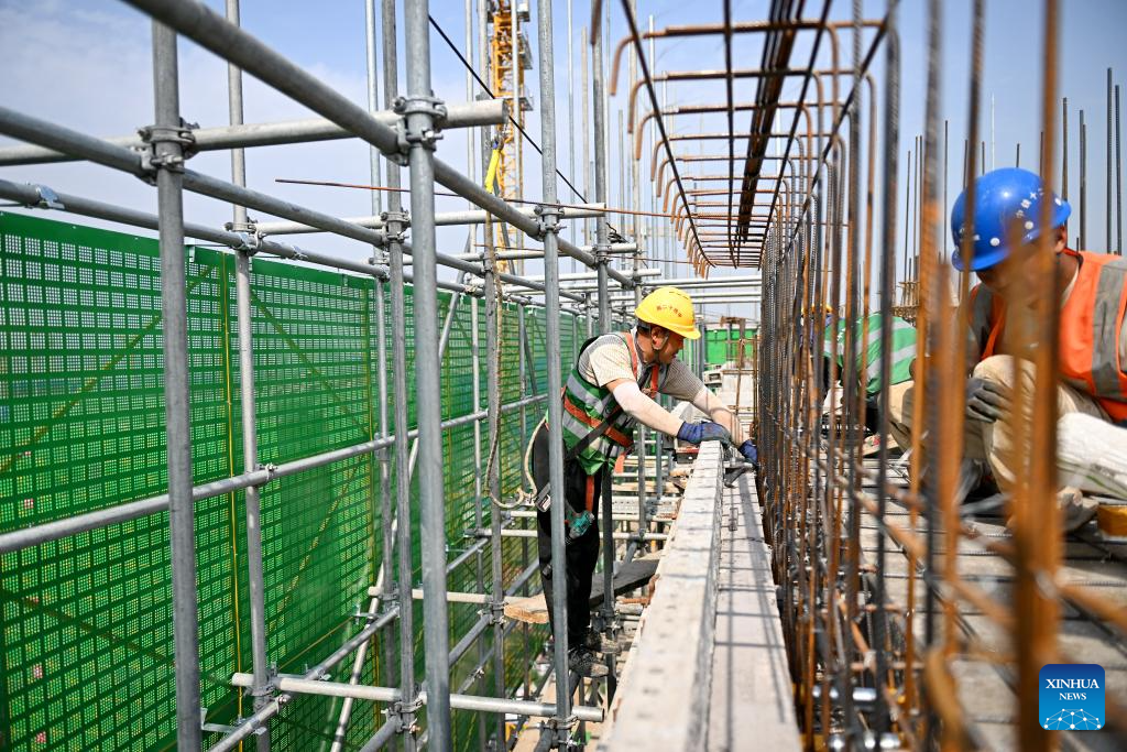 High Temperature Work Heatstroke prevention measures taken for outdoor workers in N China-Xinhua