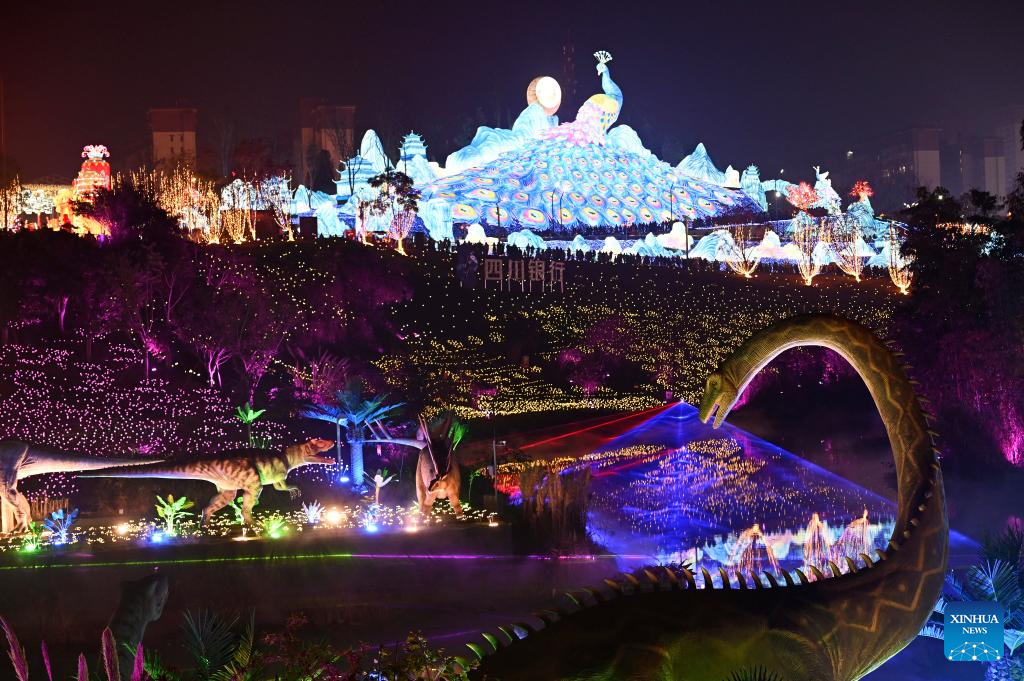 31st Zigong Int'l Dinosaur Lantern Show lights up for trial display-Xinhua