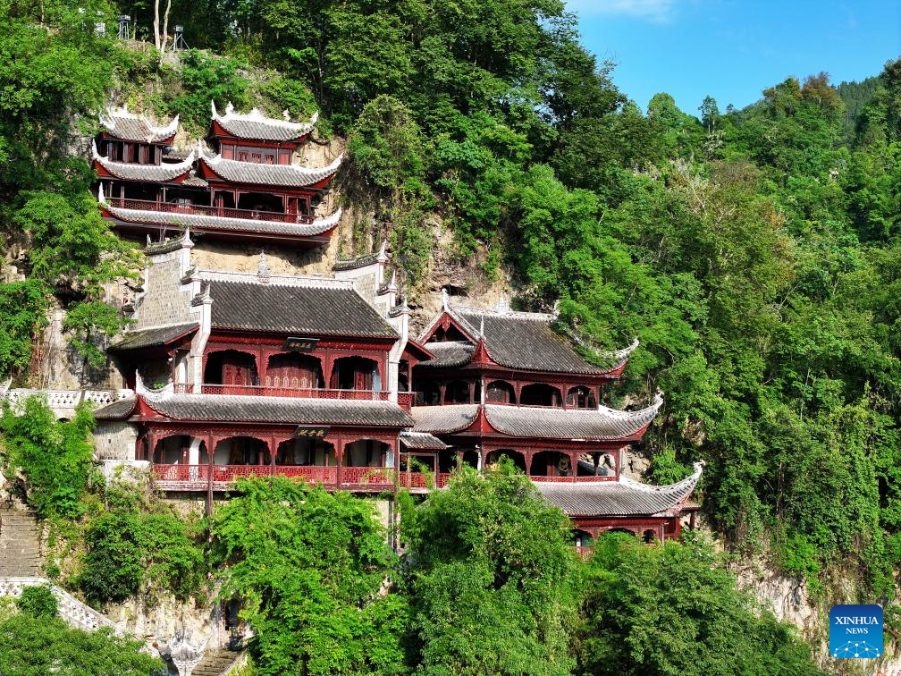 Qinglong Cave Complex: ancient buildings on cliff in China's Guizhou ...