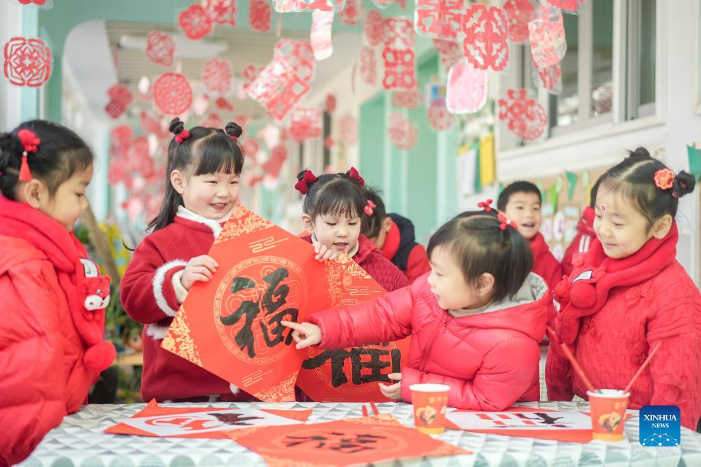 People across China organize activities to greet New Year-Xinhua