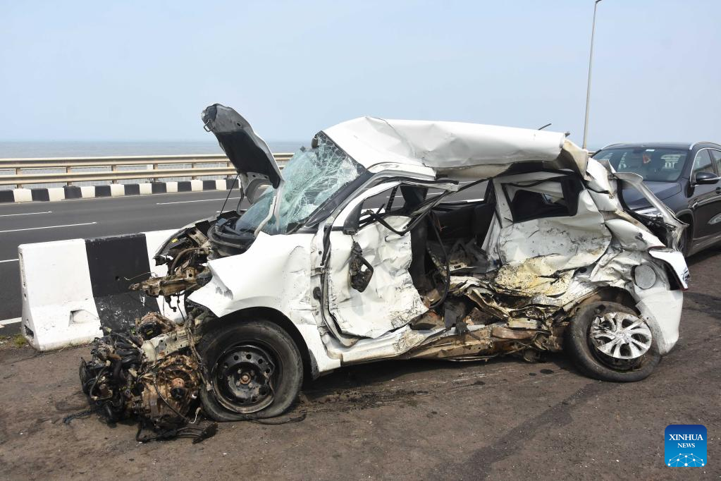 小心被跌 5 dead, 8 injured in car accident at India's sea-link in Mumbai-Xinhua