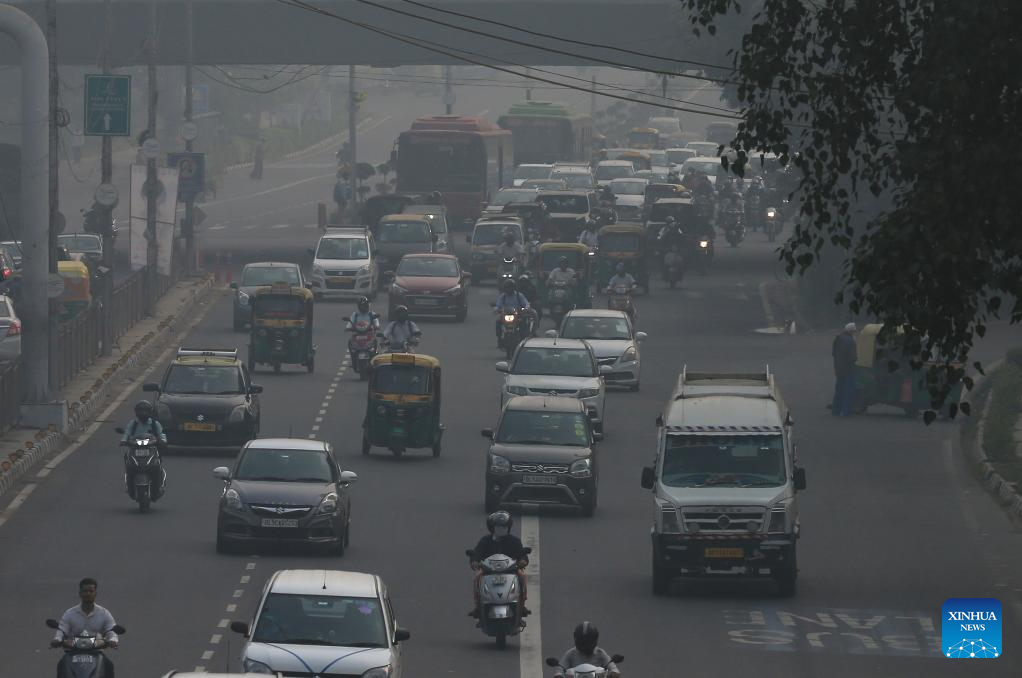 Delhi Air Pollution: #DelhiAirEmergency Trends as Air Quality Worsens in  Delhi NCR