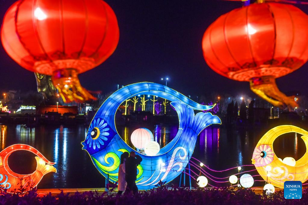 People enjoy Spring Festival atmosphere across China-Xinhua